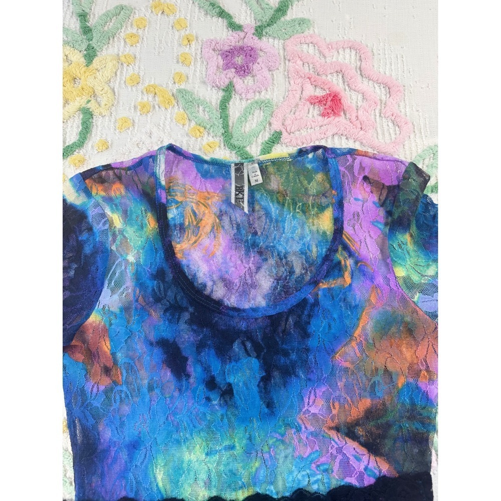 BKE Lace Overlay Tie Dye Short Sleeve Top Women M Blue Purple Orange Black - Picture 6 of 8